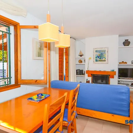 호텔 Casa Roda De Bera, 2 Dormitorios, 6 Personas - Es-320-19 Roda de Bará
