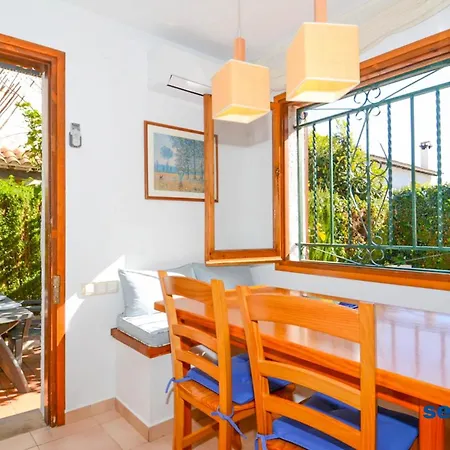 호텔 Casa Roda De Bera, 2 Dormitorios, 6 Personas - Es-320-19