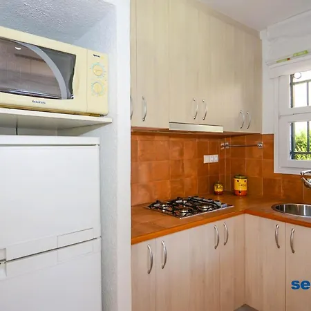 Hotel Casa Roda De Bera, 2 Dormitorios, 6 Personas - Es-320-19 *